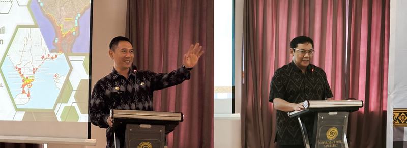During the opening remarks, I Gede Agung Teja Bhusana Yadnya (BPBD Bali) and Deswanto Marbun (SIAP SIAGA) spoke about the importance of GIS and maps in disaster management. | Photo: Harry Mahardhika / Open Mapping Hub - Asia-Pacific, BPBD Bali